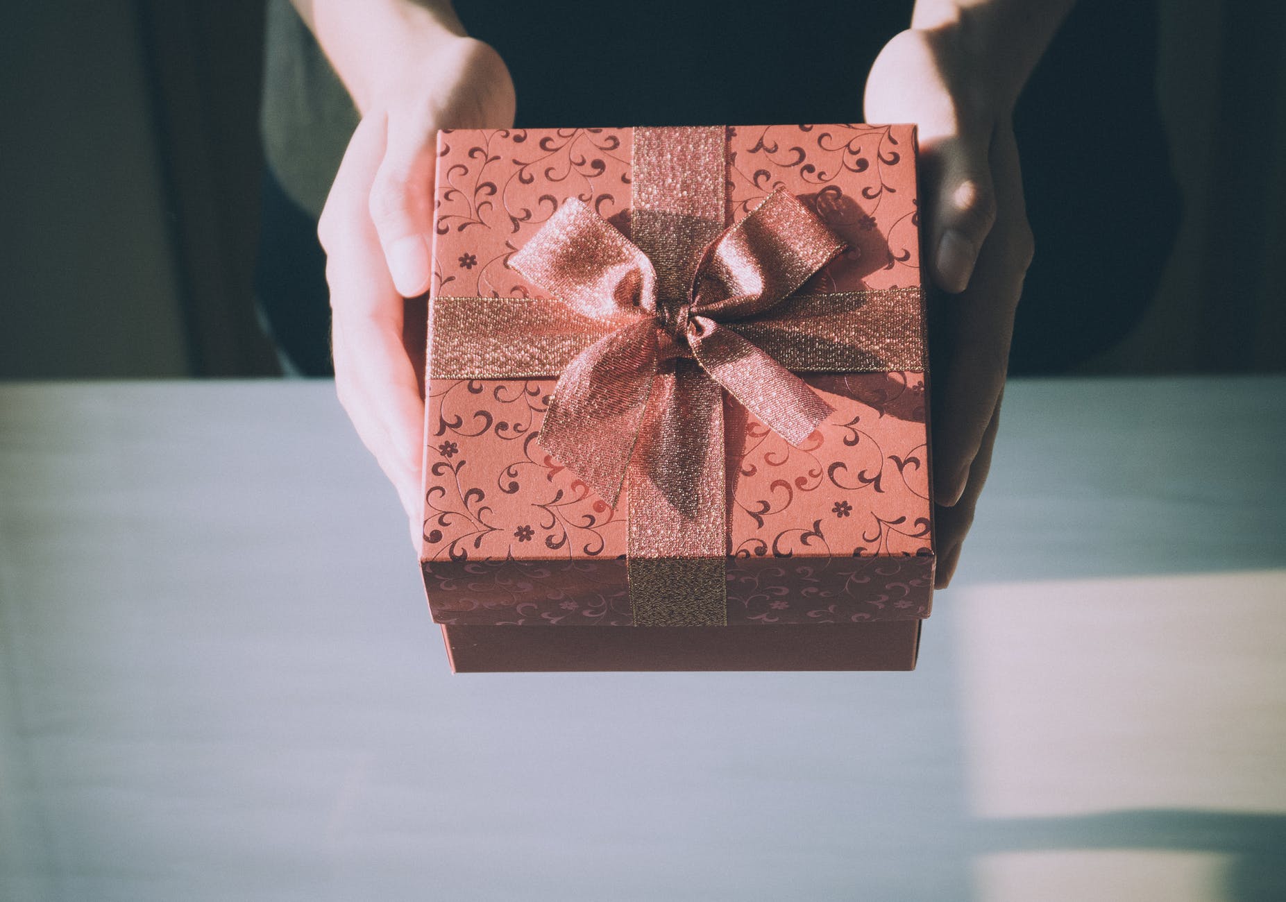Best Gifts To Give For A 30-year-old Woman